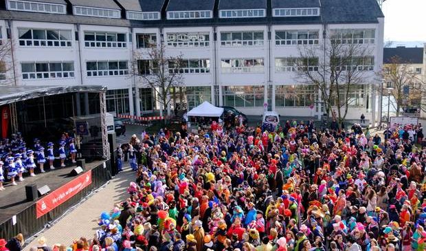 Selbst der Richter wird verdonnert